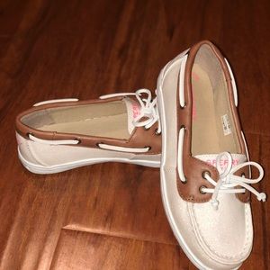 Size 2.5 white sparkle Sperry
